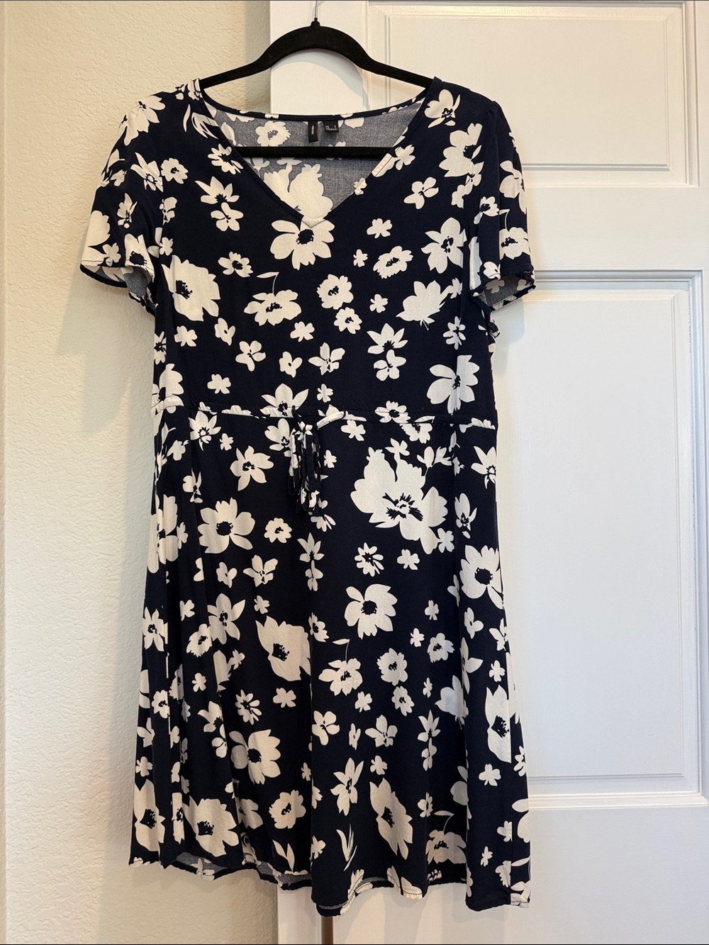Vero Moda Black Floral V-Neck Tie-Waist Mini Dress